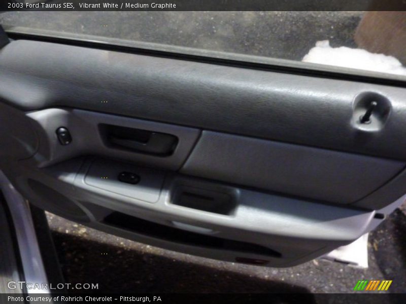 Vibrant White / Medium Graphite 2003 Ford Taurus SES