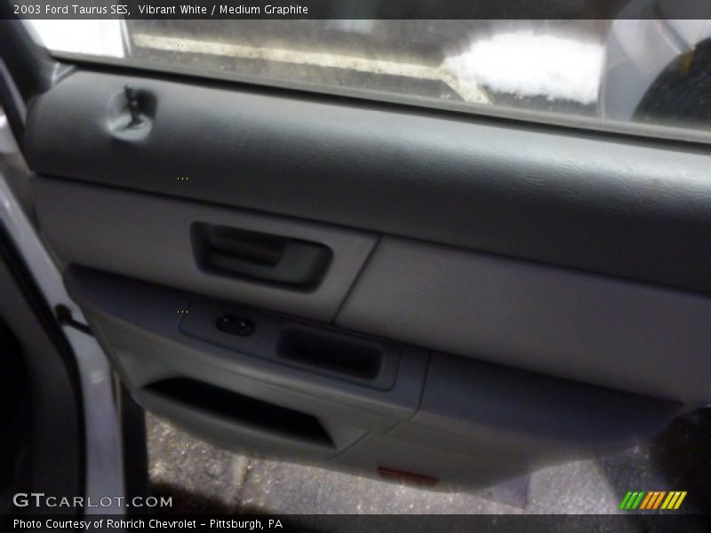 Vibrant White / Medium Graphite 2003 Ford Taurus SES