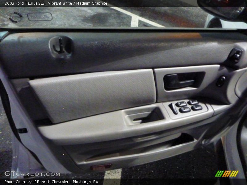 Vibrant White / Medium Graphite 2003 Ford Taurus SES