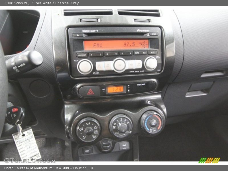 Controls of 2008 xD 