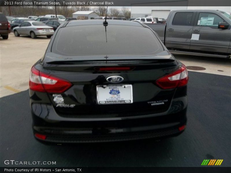 Tuxedo Black / Charcoal Black 2013 Ford Focus Titanium Sedan