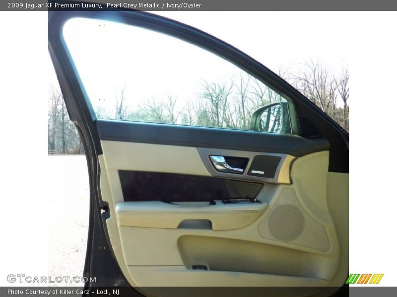 Pearl Grey Metallic / Ivory/Oyster 2009 Jaguar XF Premium Luxury