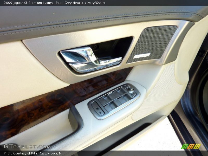 Pearl Grey Metallic / Ivory/Oyster 2009 Jaguar XF Premium Luxury