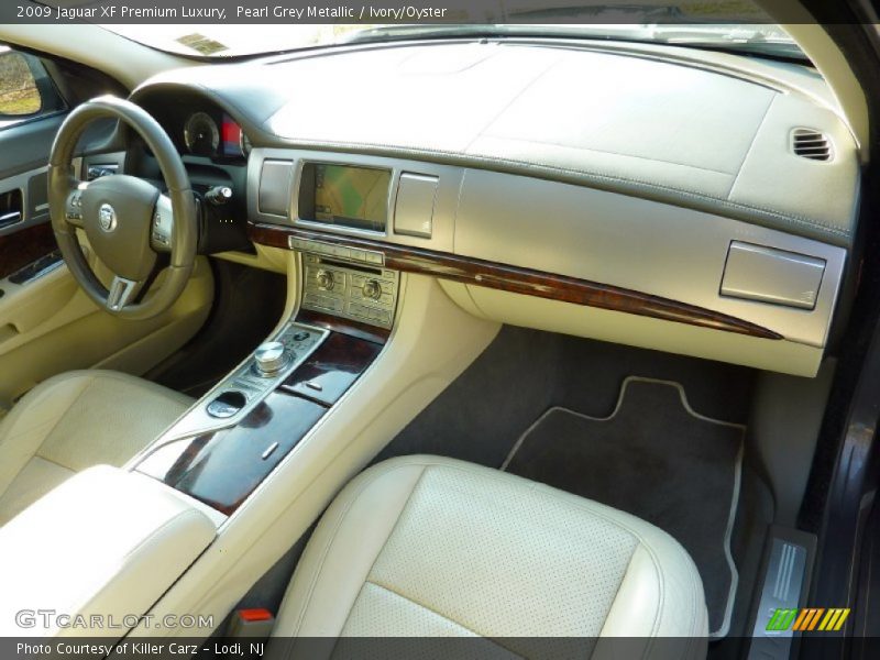 Dashboard of 2009 XF Premium Luxury
