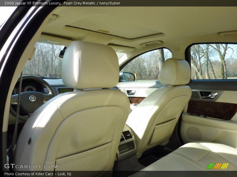 Pearl Grey Metallic / Ivory/Oyster 2009 Jaguar XF Premium Luxury