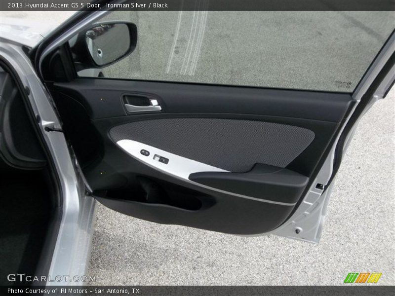 Door Panel of 2013 Accent GS 5 Door