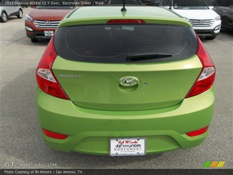 Electrolyte Green / Black 2013 Hyundai Accent GS 5 Door