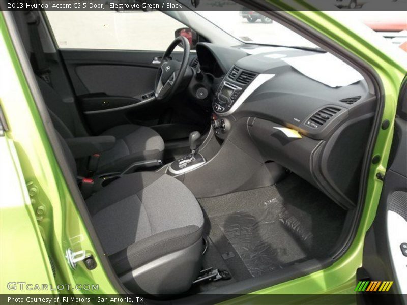 Electrolyte Green / Black 2013 Hyundai Accent GS 5 Door