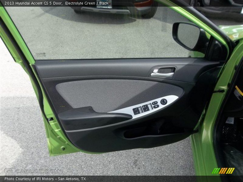 Electrolyte Green / Black 2013 Hyundai Accent GS 5 Door