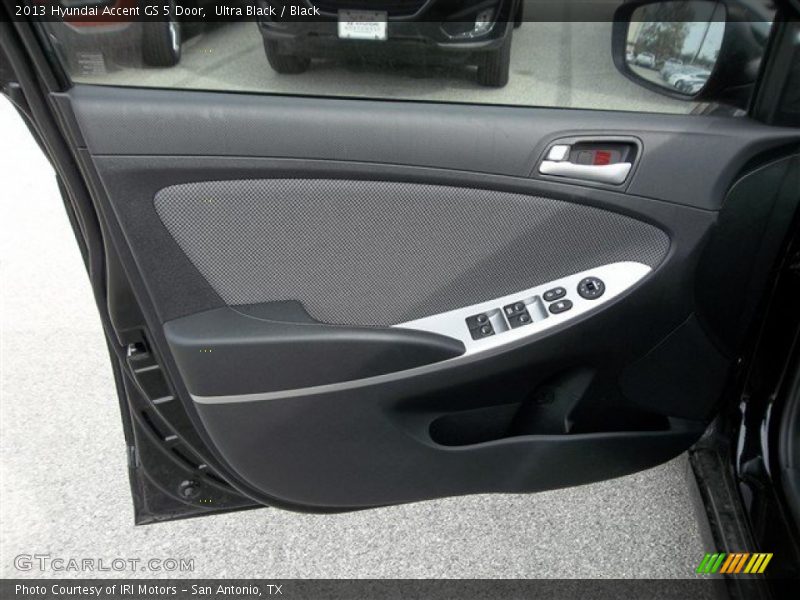Ultra Black / Black 2013 Hyundai Accent GS 5 Door