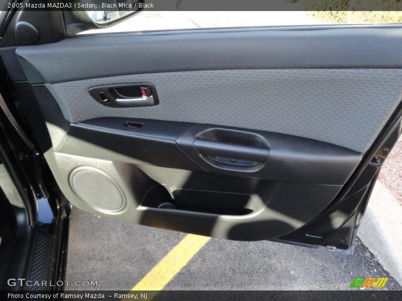 Black Mica / Black 2005 Mazda MAZDA3 i Sedan