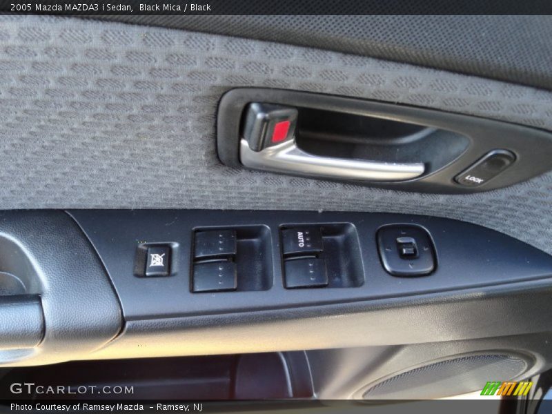 Black Mica / Black 2005 Mazda MAZDA3 i Sedan
