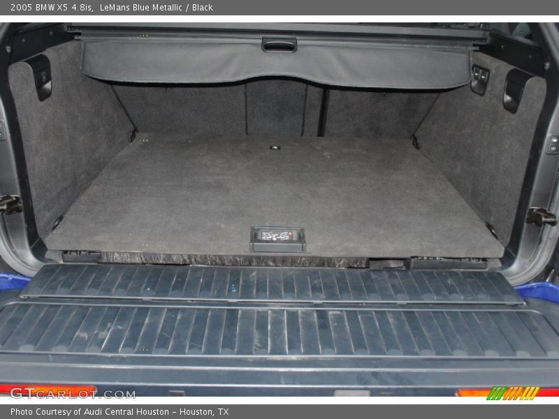  2005 X5 4.8is Trunk