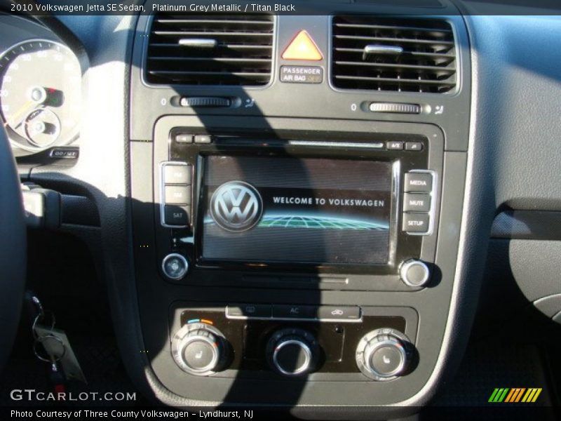 Platinum Grey Metallic / Titan Black 2010 Volkswagen Jetta SE Sedan