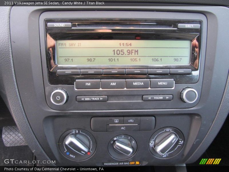 Candy White / Titan Black 2011 Volkswagen Jetta SE Sedan