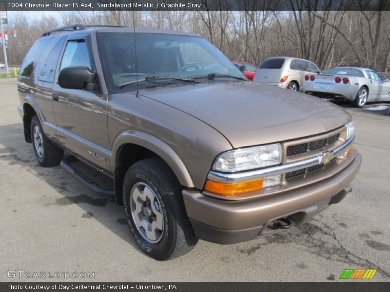 Front 3/4 View of 2004 Blazer LS 4x4