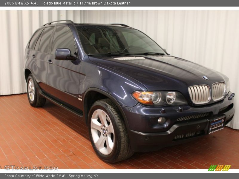 Front 3/4 View of 2006 X5 4.4i