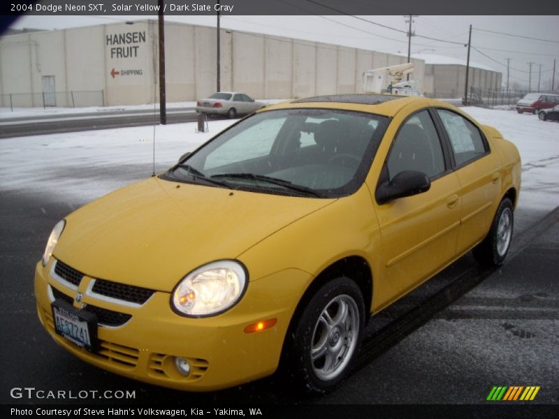 Front 3/4 View of 2004 Neon SXT