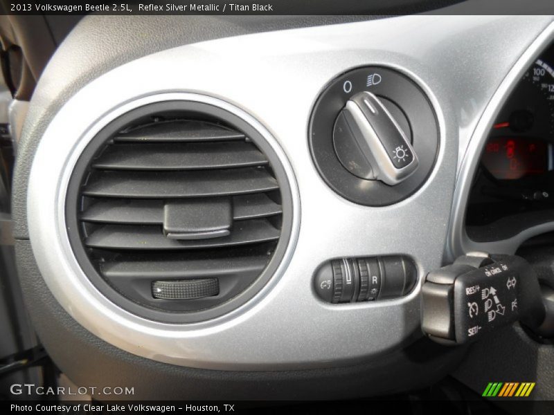 Reflex Silver Metallic / Titan Black 2013 Volkswagen Beetle 2.5L