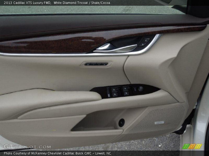 White Diamond Tricoat / Shale/Cocoa 2013 Cadillac XTS Luxury FWD