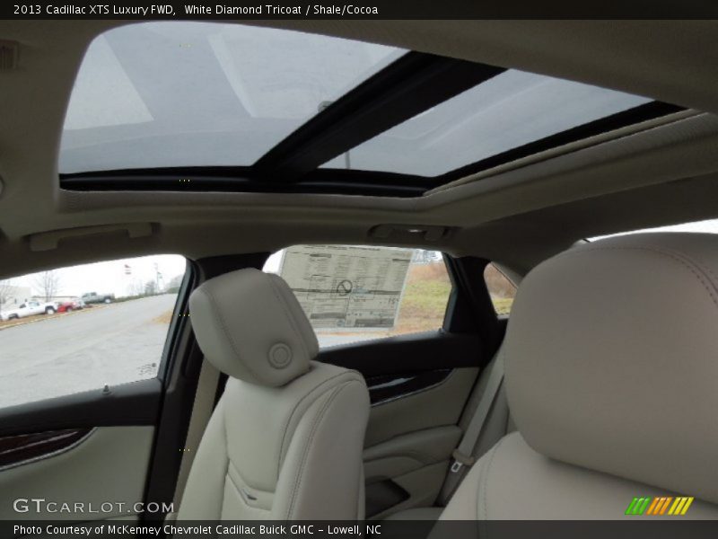White Diamond Tricoat / Shale/Cocoa 2013 Cadillac XTS Luxury FWD