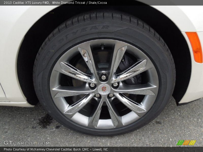  2013 XTS Luxury FWD Wheel