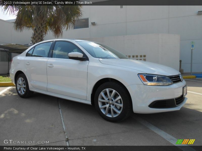 Candy White / Titan Black 2013 Volkswagen Jetta SE Sedan