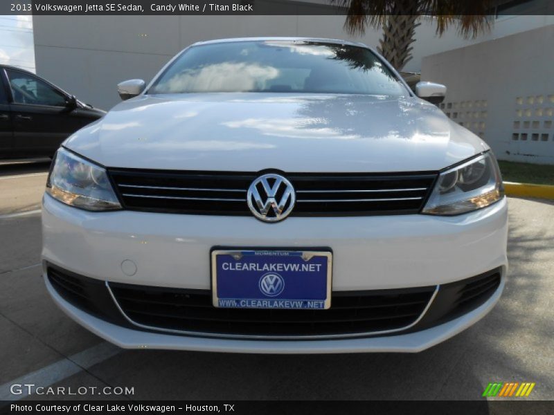 Candy White / Titan Black 2013 Volkswagen Jetta SE Sedan