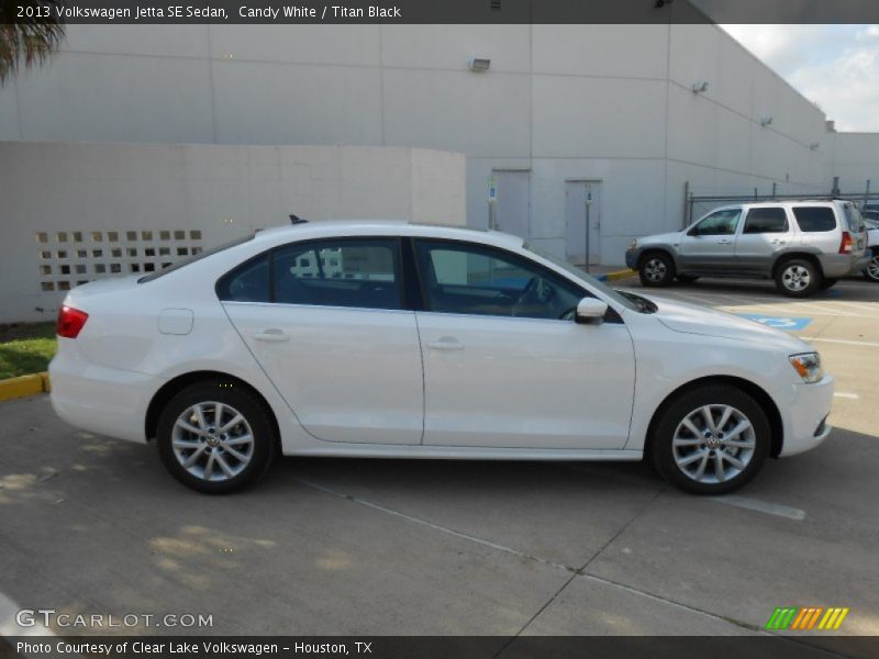 Candy White / Titan Black 2013 Volkswagen Jetta SE Sedan