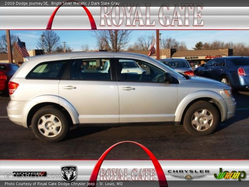 Bright Silver Metallic / Dark Slate Gray 2009 Dodge Journey SE