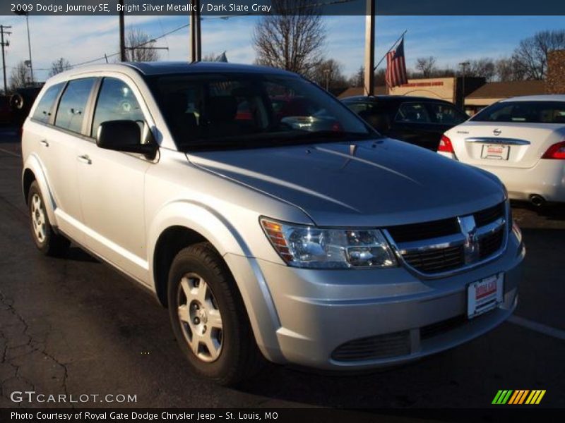 Bright Silver Metallic / Dark Slate Gray 2009 Dodge Journey SE