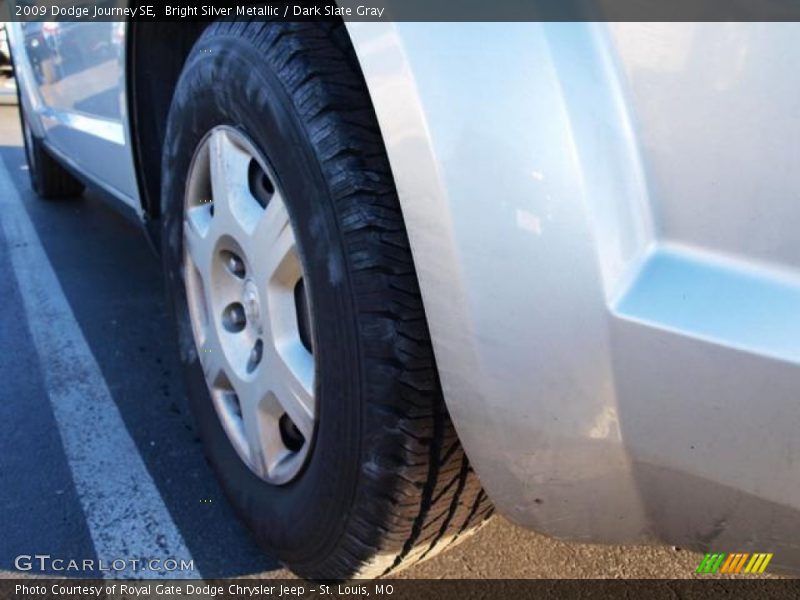 Bright Silver Metallic / Dark Slate Gray 2009 Dodge Journey SE