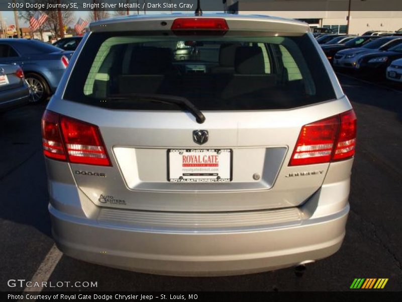 Bright Silver Metallic / Dark Slate Gray 2009 Dodge Journey SE
