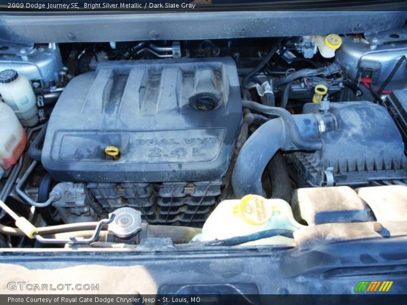 Bright Silver Metallic / Dark Slate Gray 2009 Dodge Journey SE