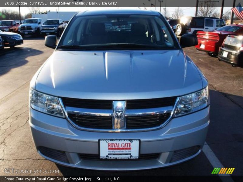 Bright Silver Metallic / Dark Slate Gray 2009 Dodge Journey SE