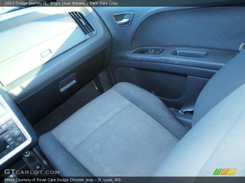 Bright Silver Metallic / Dark Slate Gray 2009 Dodge Journey SE