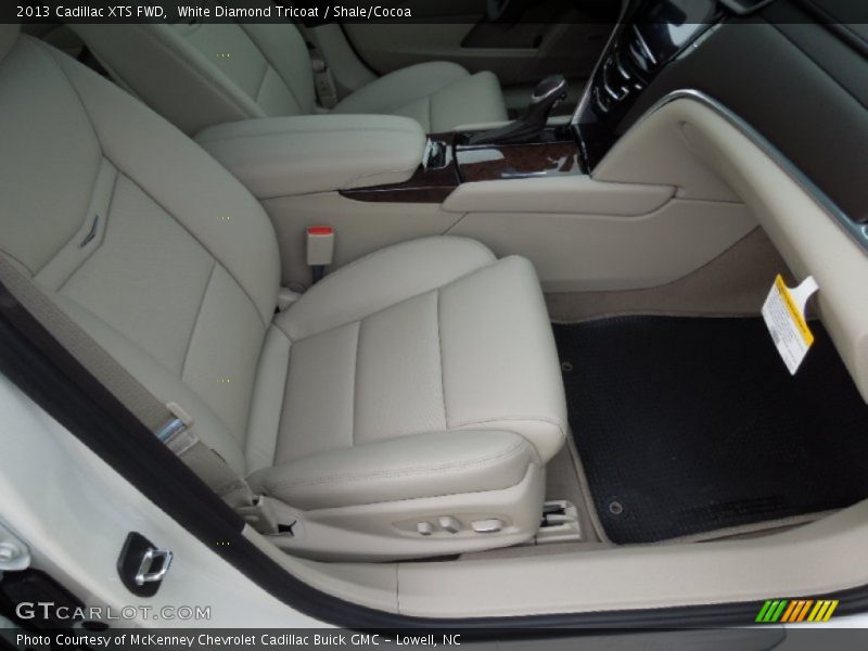 White Diamond Tricoat / Shale/Cocoa 2013 Cadillac XTS FWD