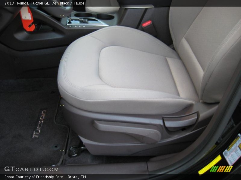 Front Seat of 2013 Tucson GL