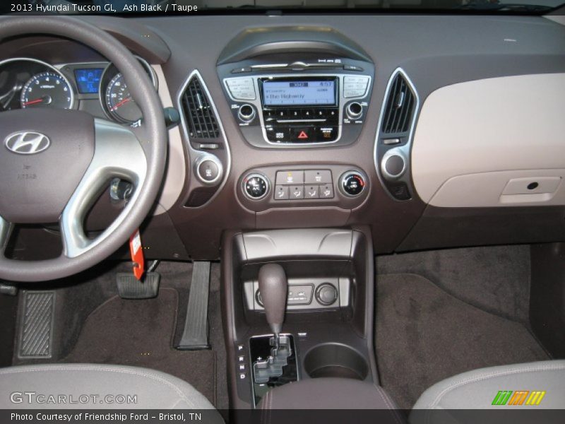 Dashboard of 2013 Tucson GL