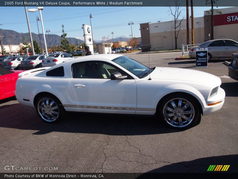 Performance White / Medium Parchment 2005 Ford Mustang V6 Deluxe Coupe