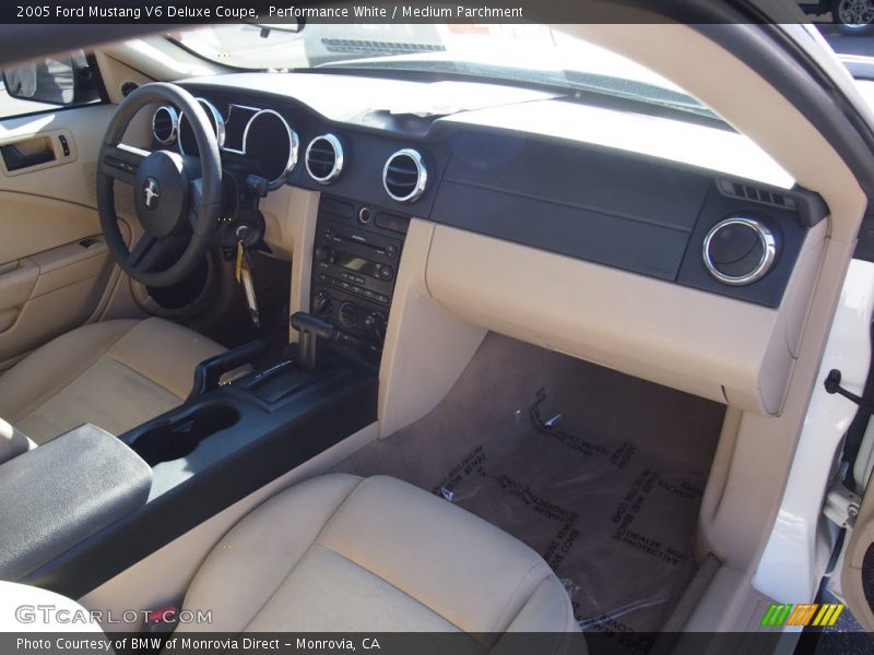 Performance White / Medium Parchment 2005 Ford Mustang V6 Deluxe Coupe