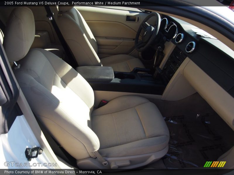 Performance White / Medium Parchment 2005 Ford Mustang V6 Deluxe Coupe