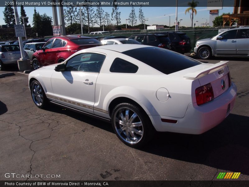 Performance White / Medium Parchment 2005 Ford Mustang V6 Deluxe Coupe