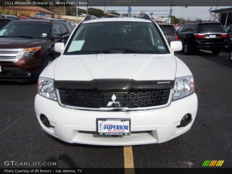 White Pearl / Black 2011 Mitsubishi Endeavor LS