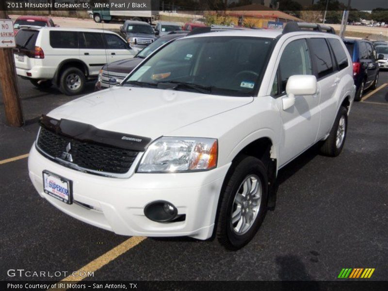 White Pearl / Black 2011 Mitsubishi Endeavor LS