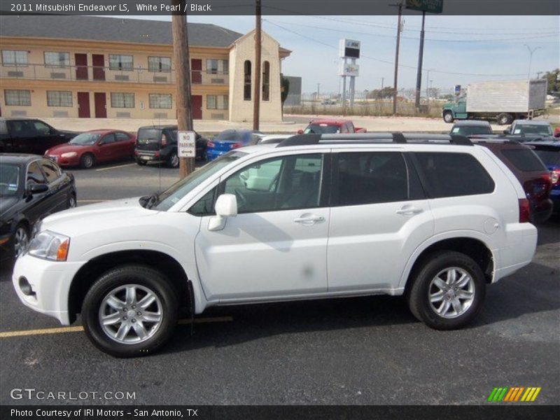 White Pearl / Black 2011 Mitsubishi Endeavor LS