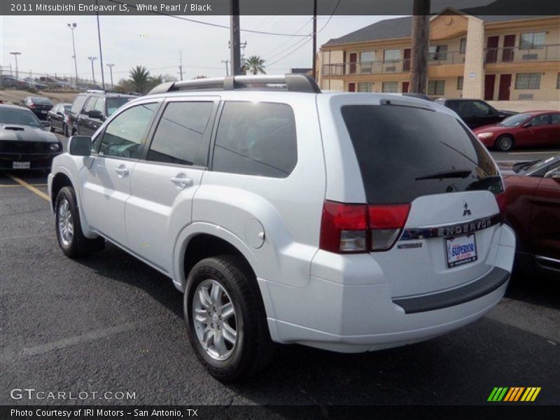 White Pearl / Black 2011 Mitsubishi Endeavor LS