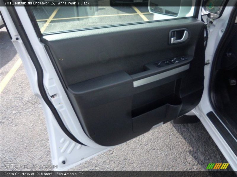 White Pearl / Black 2011 Mitsubishi Endeavor LS