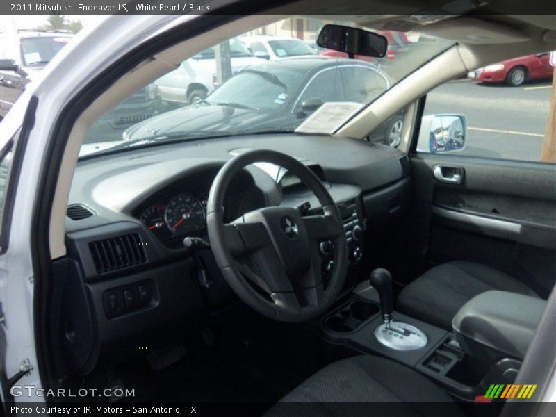 White Pearl / Black 2011 Mitsubishi Endeavor LS