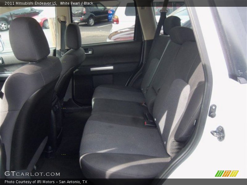 White Pearl / Black 2011 Mitsubishi Endeavor LS